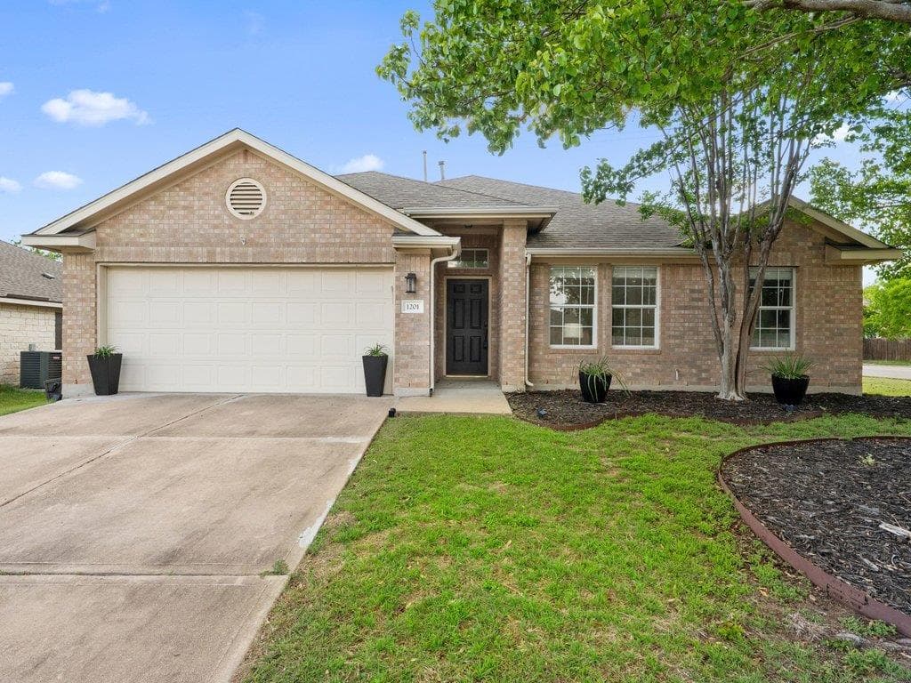1201 Ridgewood Dr