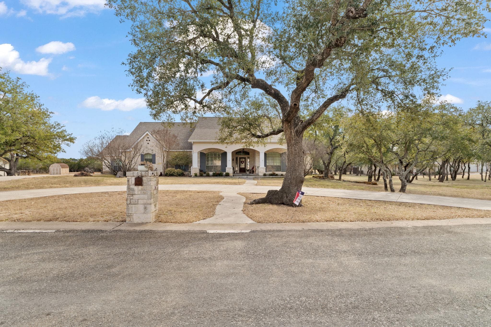 203 Circle Oaks Dr