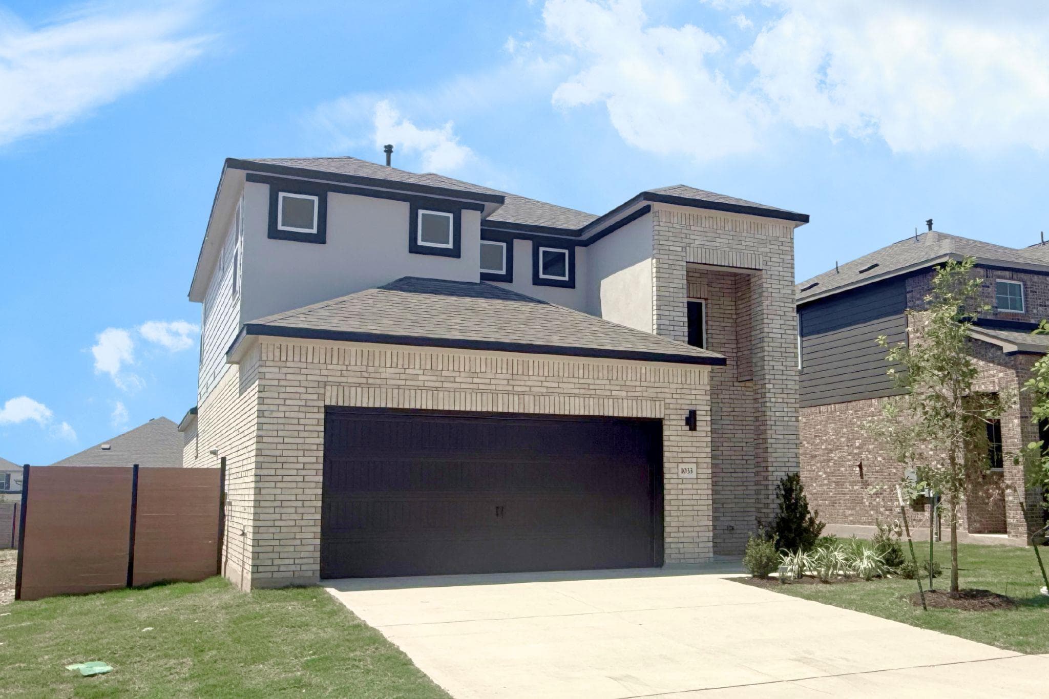 1033 Stonehill Dr
