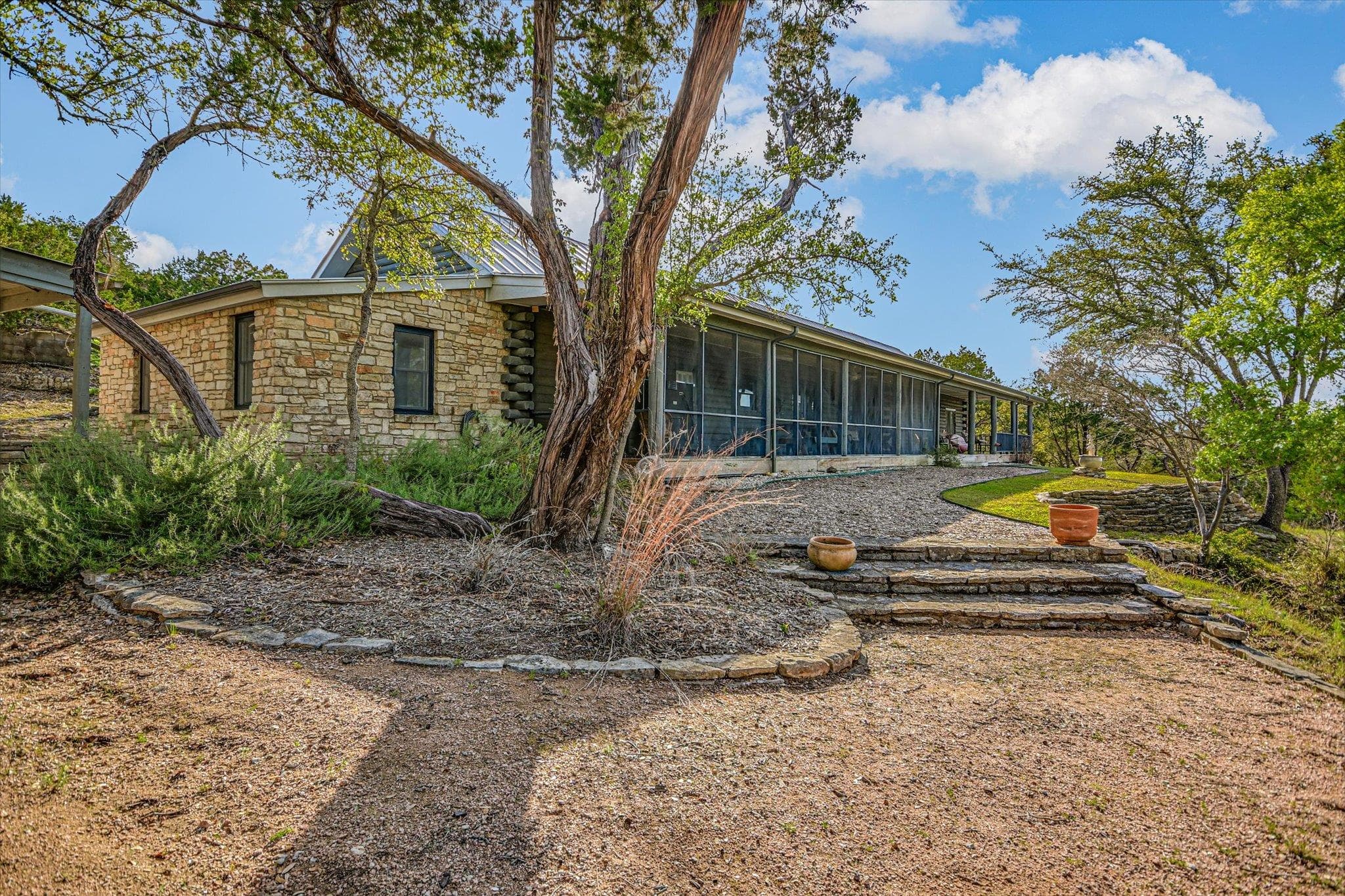 707 Deer Lake Rd