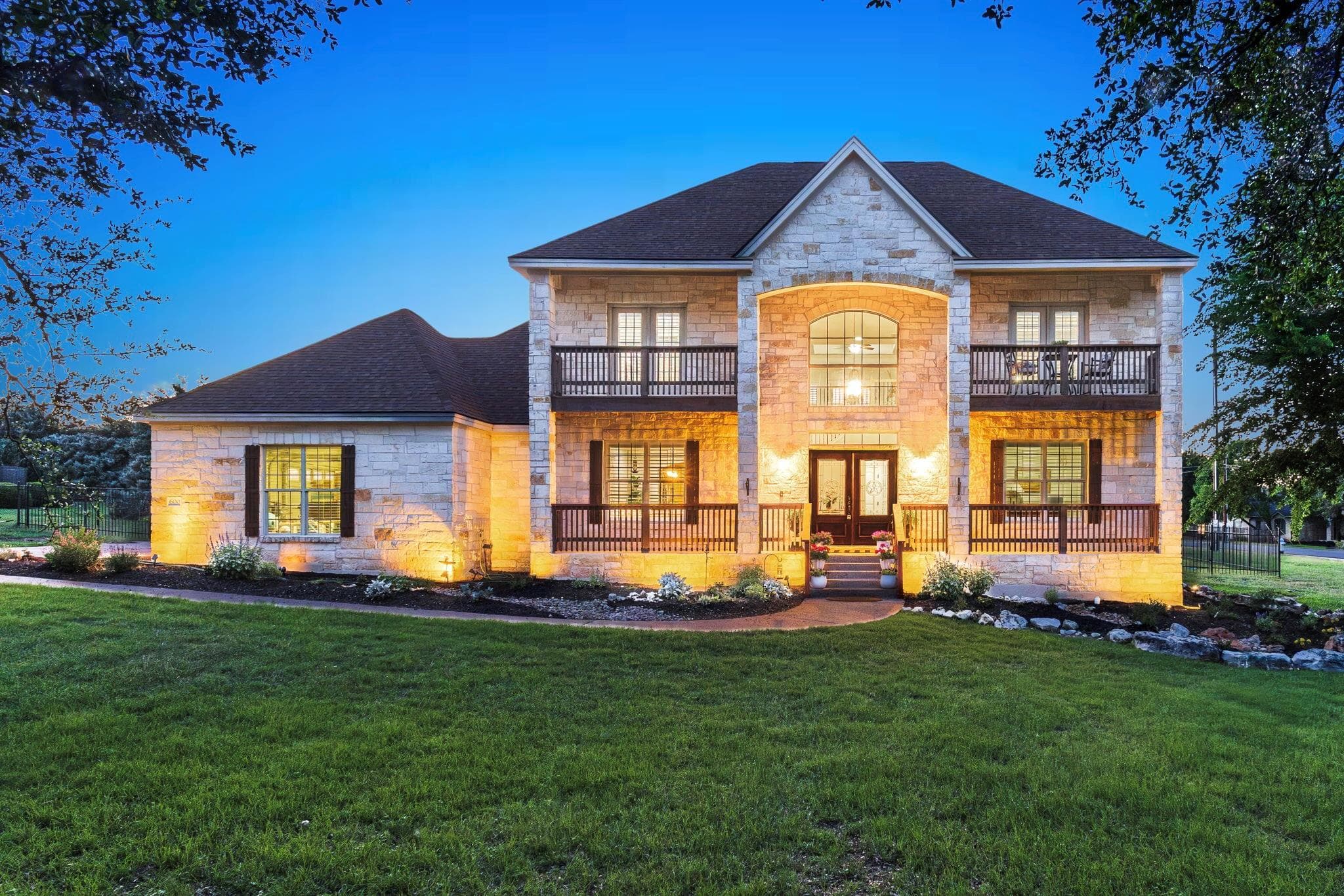 600 Lake Side Cv