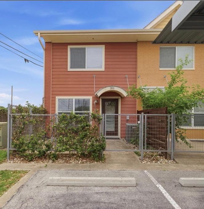 1101 Grove Blvd #201