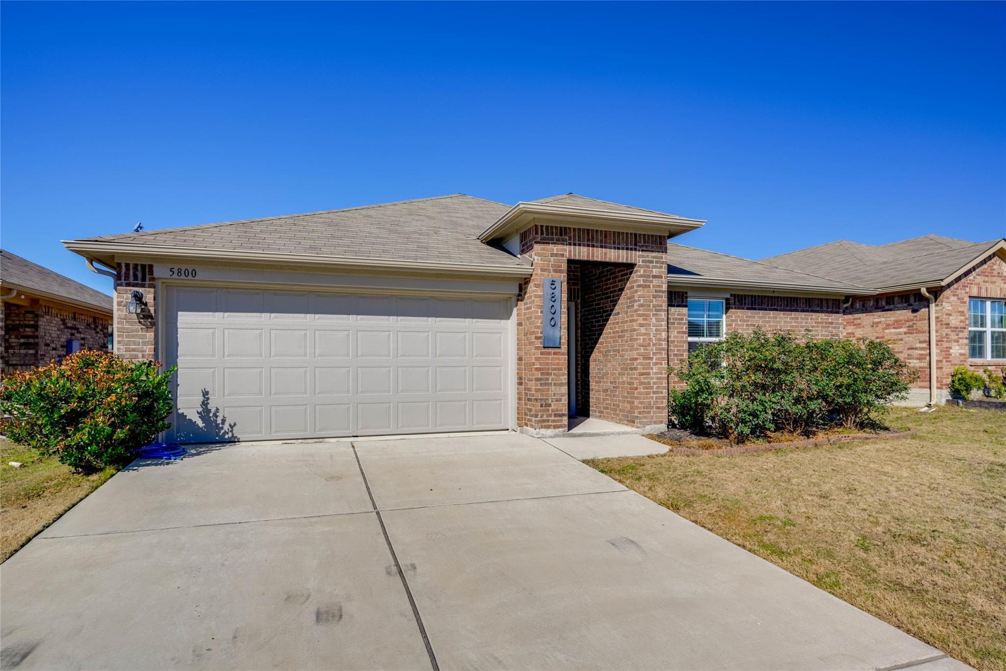 5800 Montrelia Dr