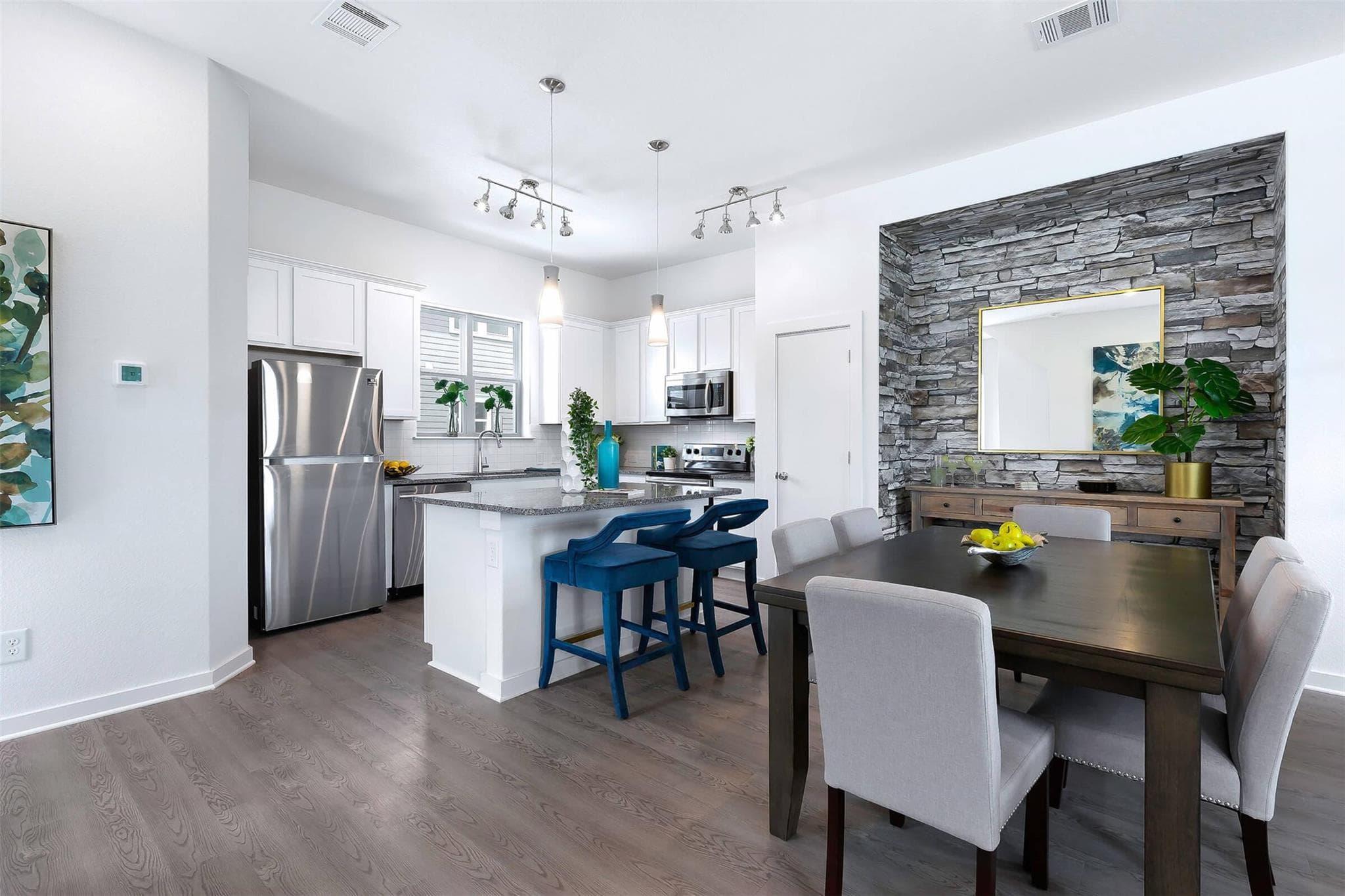433 leo lane Trl