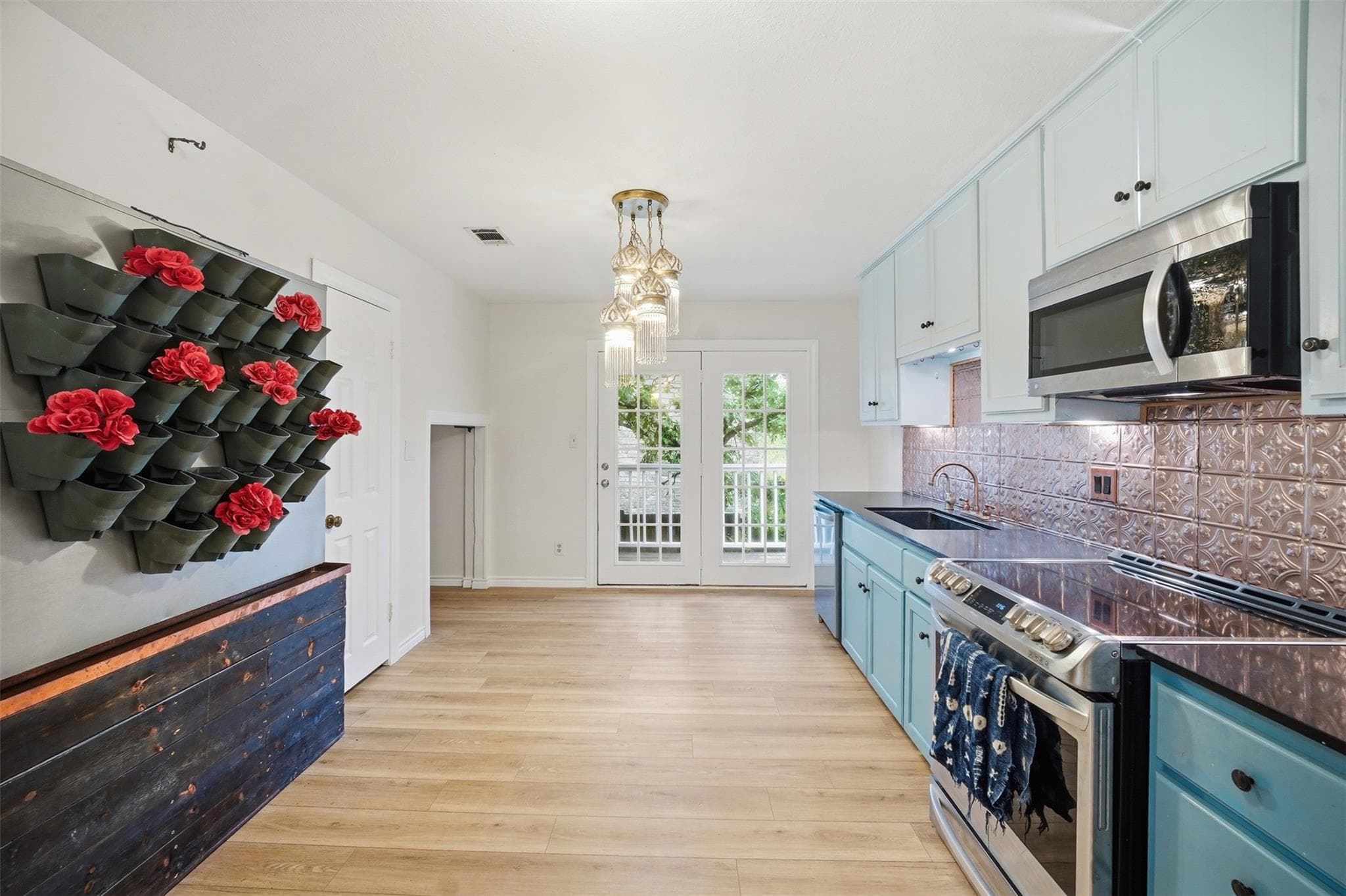 1104 Franklin Dr
