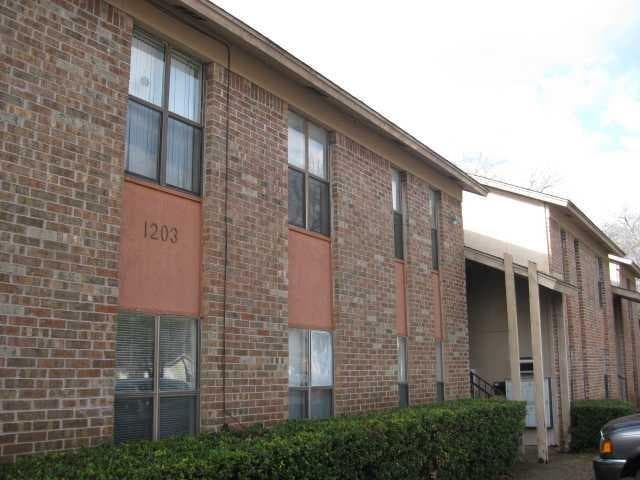 1203 W 49th St #C