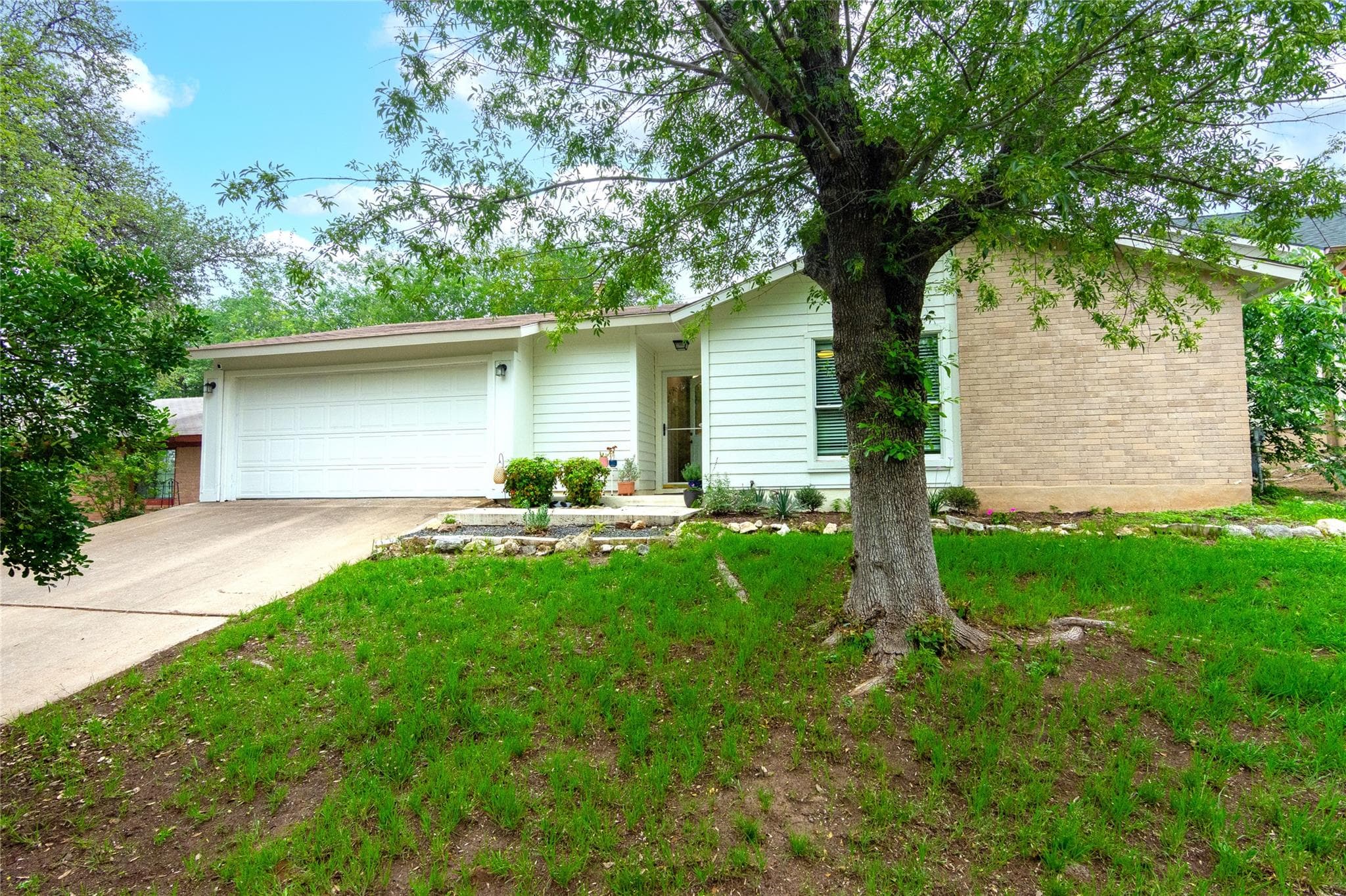 8411 Romney Rd