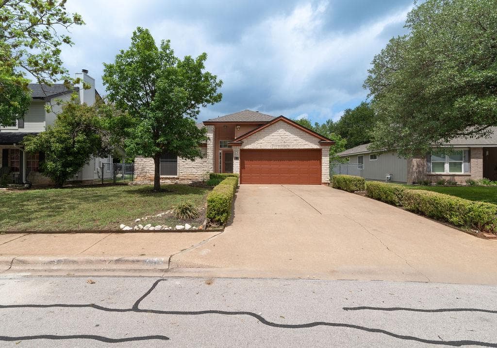 1902 Hollow Tree Blvd