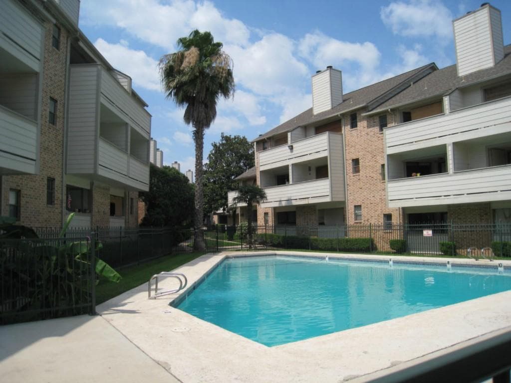 2500 Burleson Rd #402
