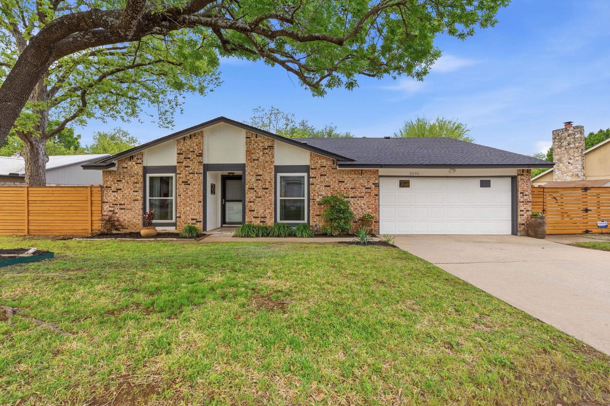 2405 Stone River Dr