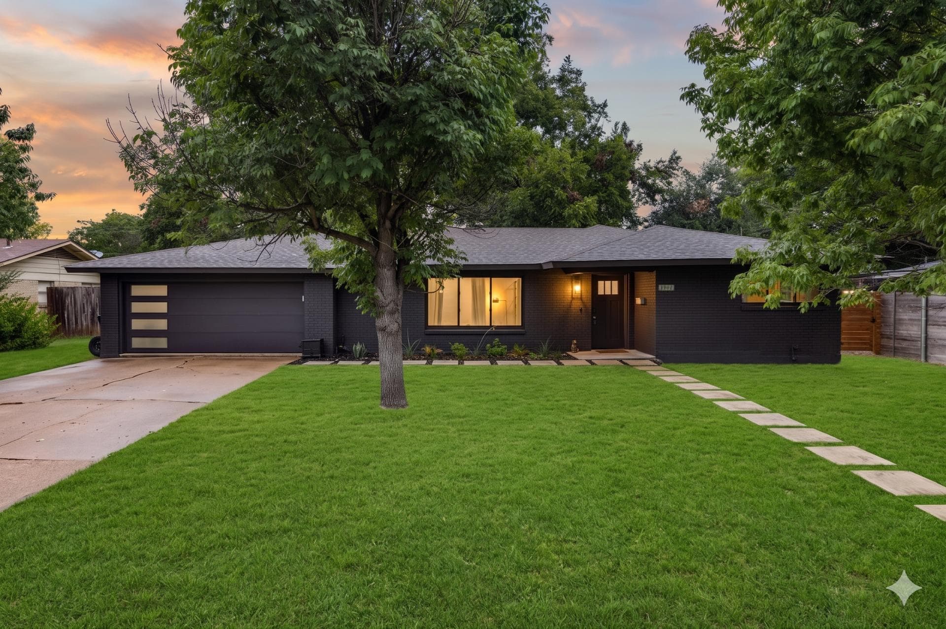 2902 Skylark Dr