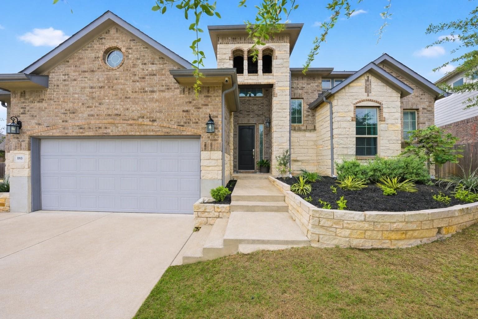 183 Lacy Oak Dr