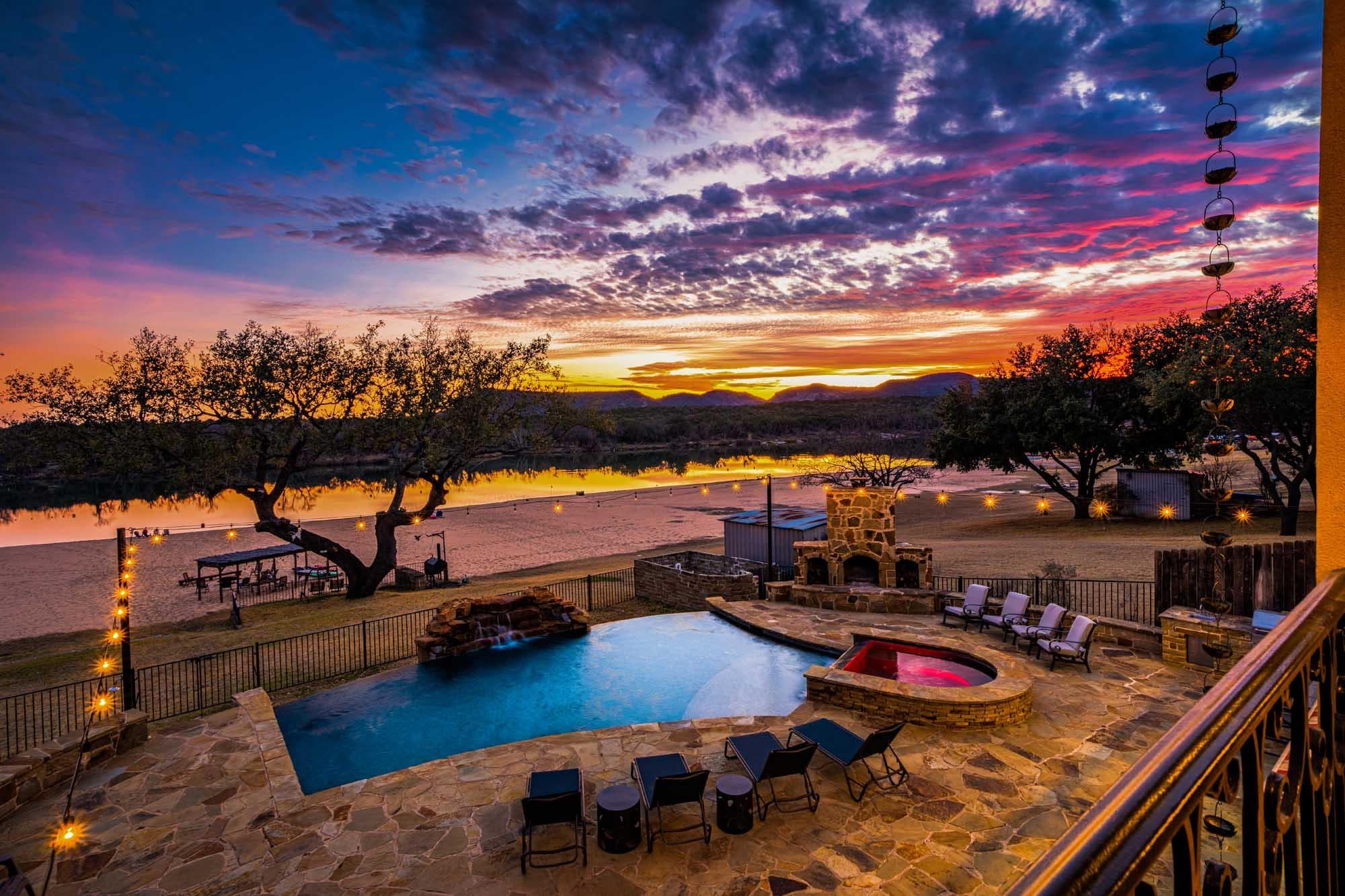 3500 River Oaks Dr