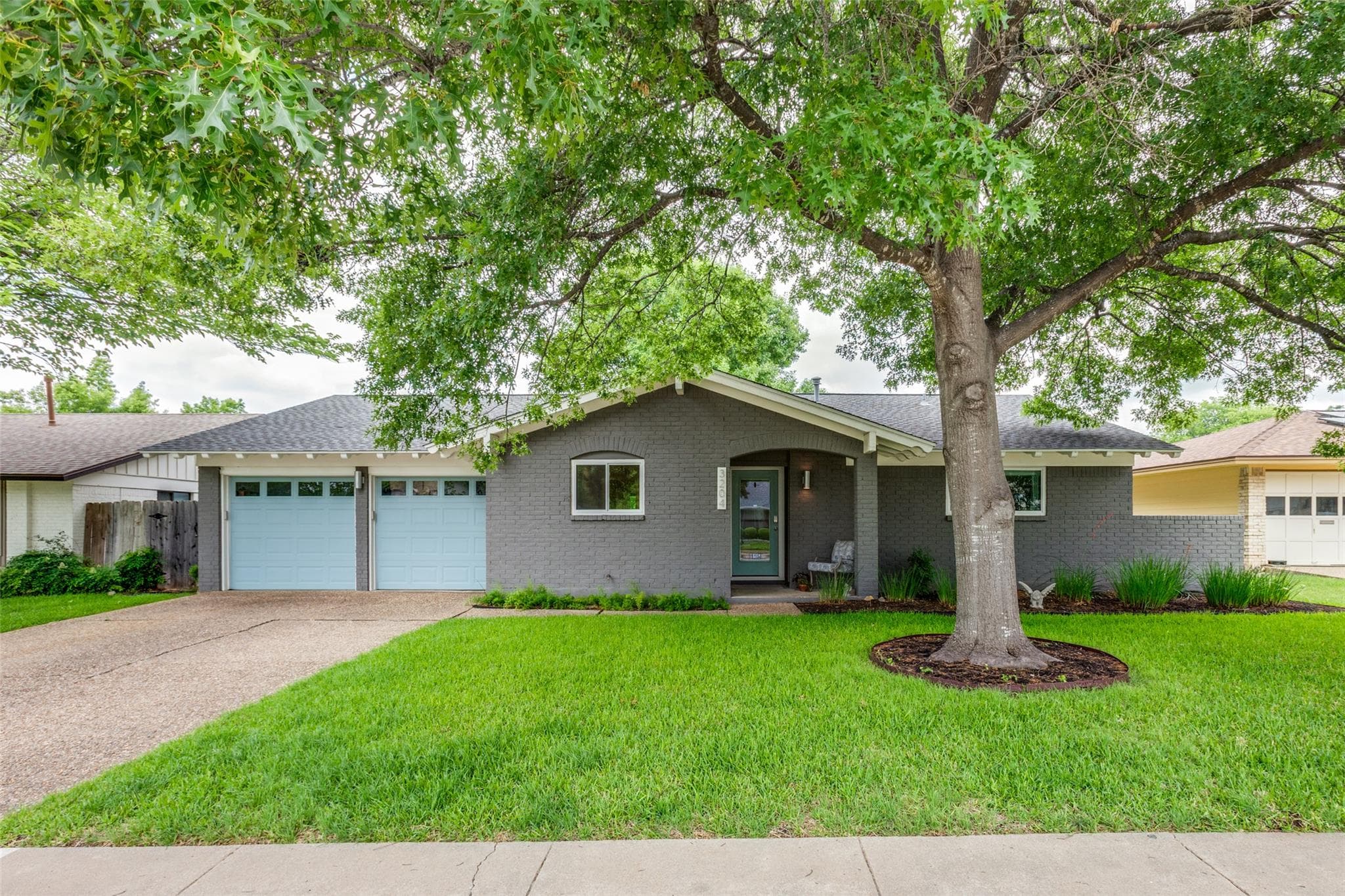 3204 Benbrook Dr