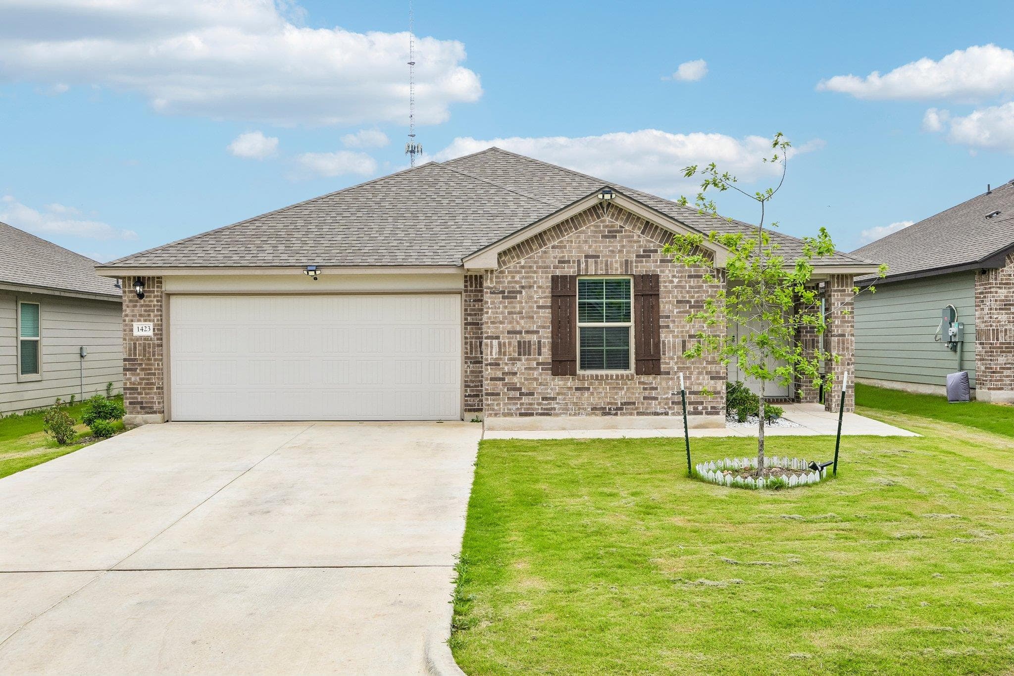 1423 Athan Dr