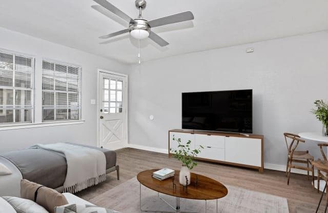 6811 Great Northern Blvd #C