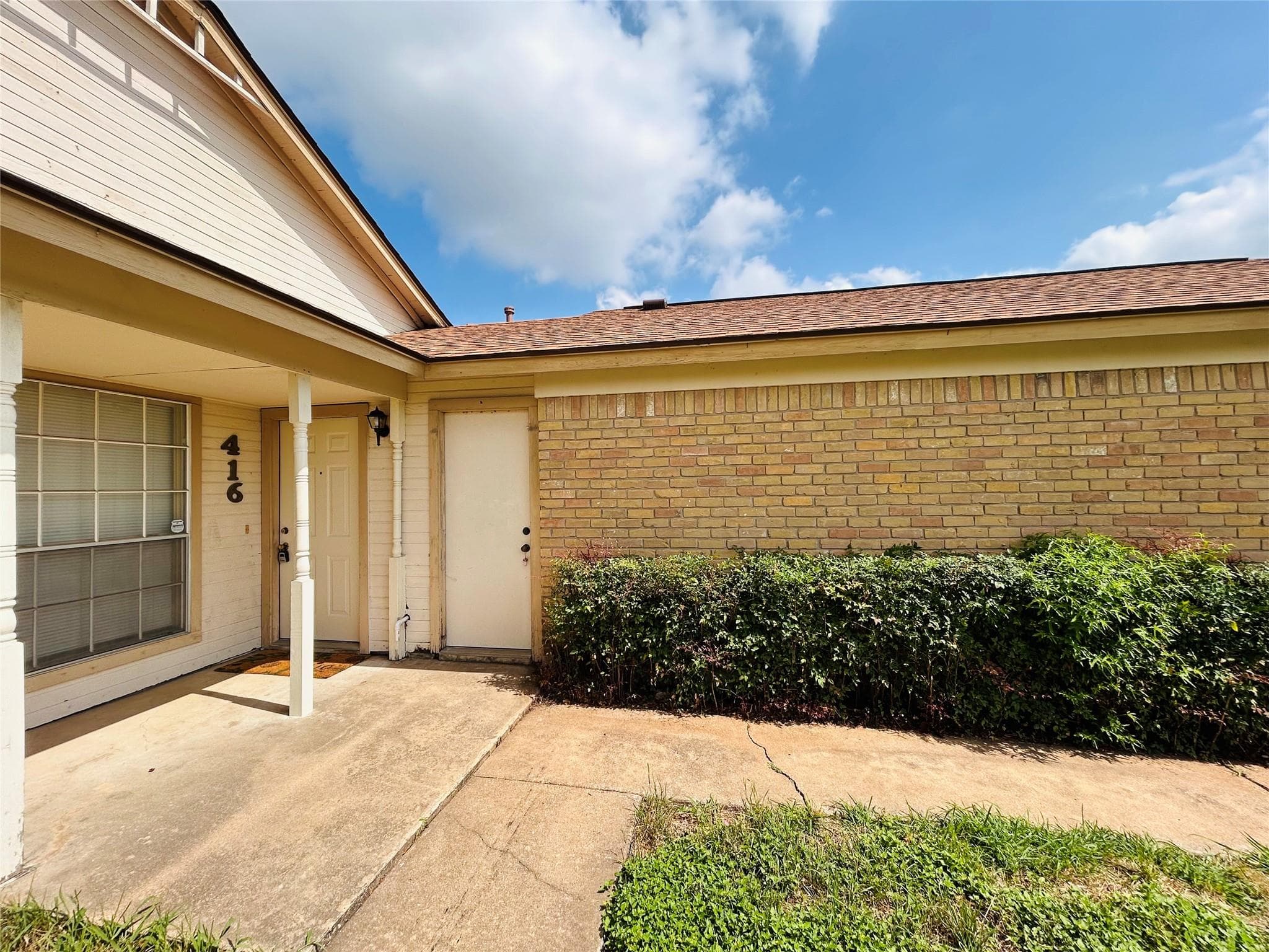 416 Greenlawn Blvd #1