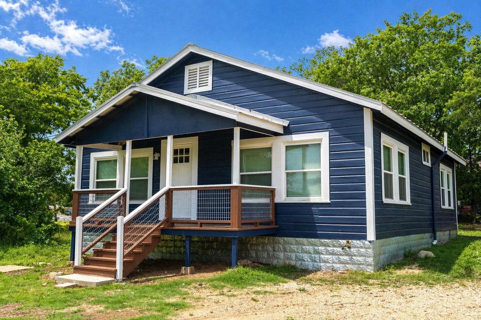 329 Flores St