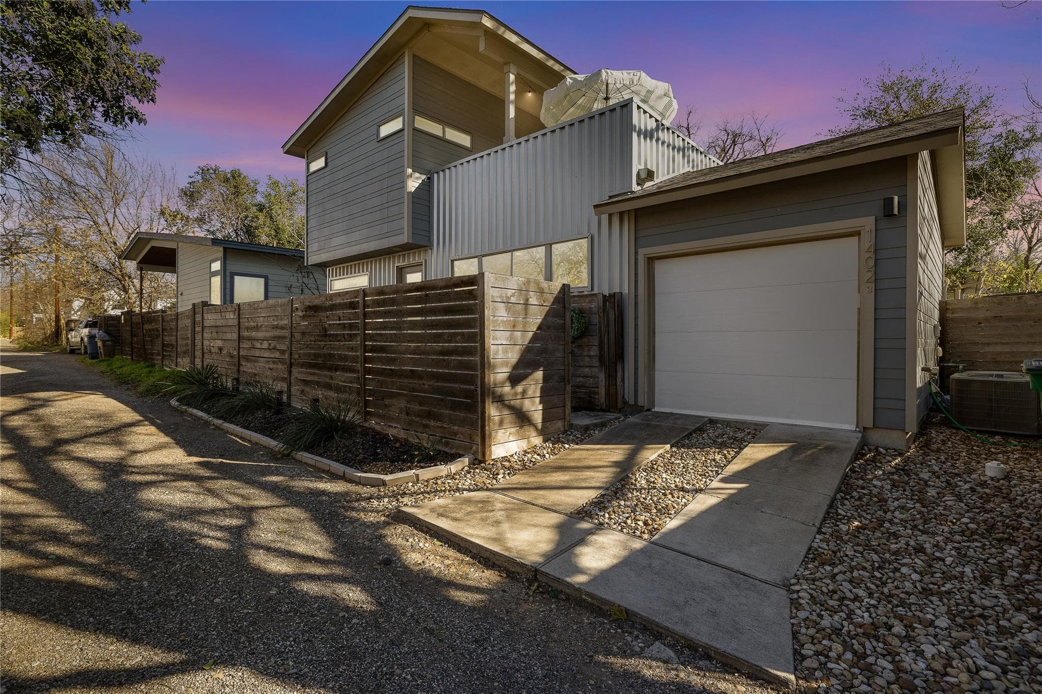 1402 Singleton Ave #B
