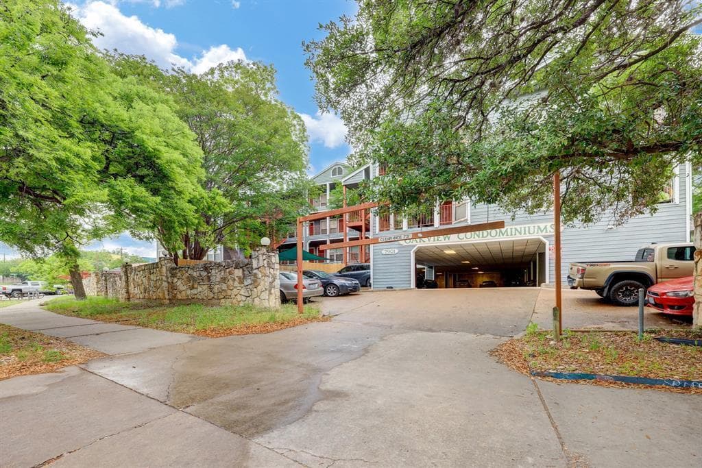 2901 San Jacinto Blvd #204