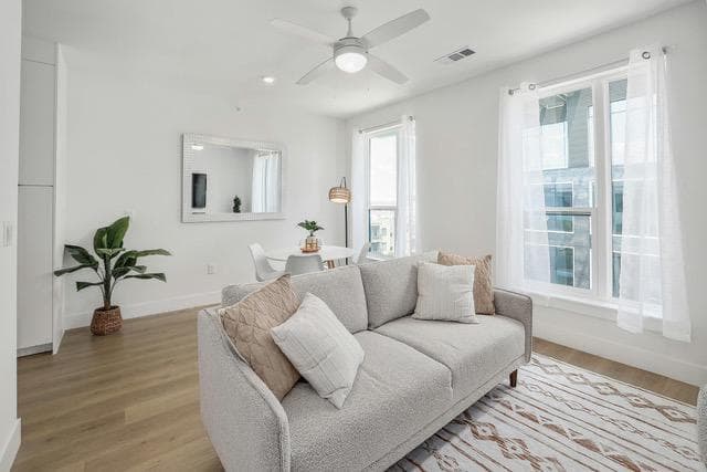 1701 Simond Ave #615