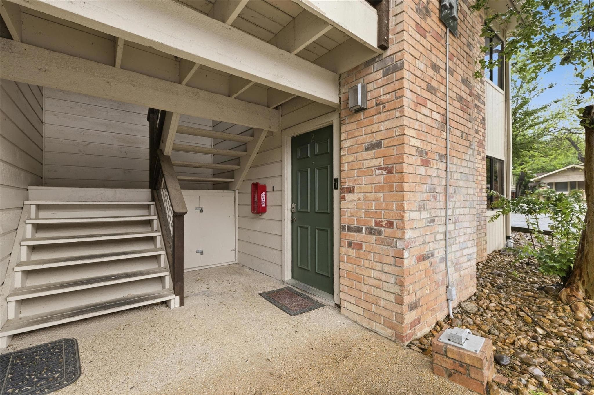 421 W San Antonio St #A2