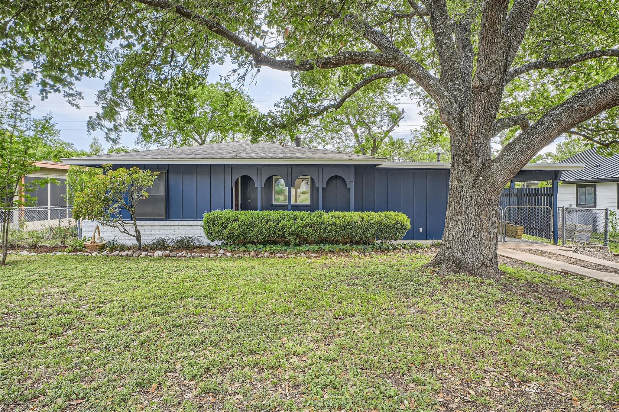 207 Rowland Dr