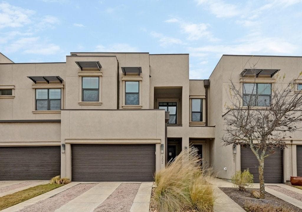 8200 Southwest Pkwy #302