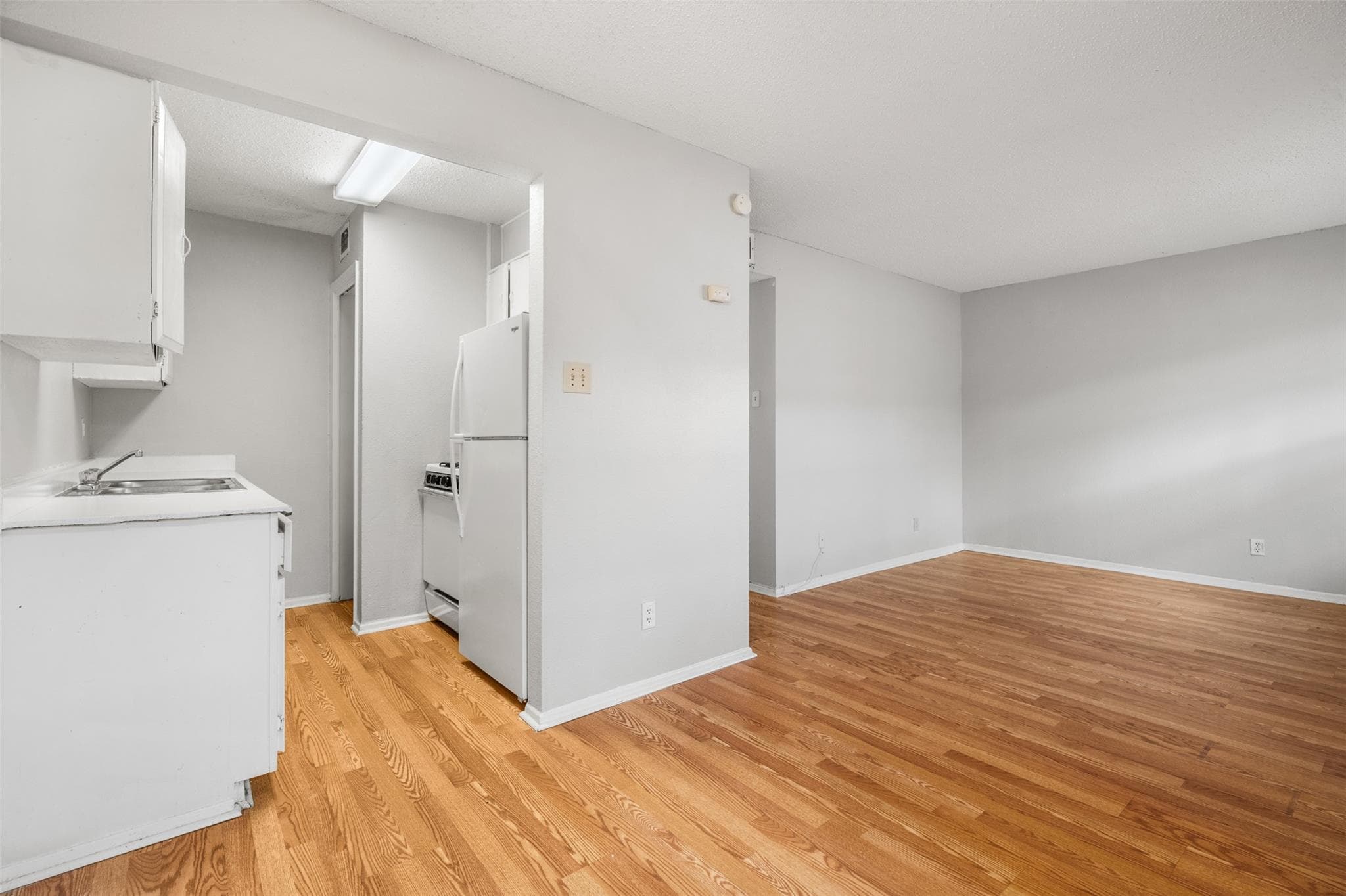 307 E 31 St #206