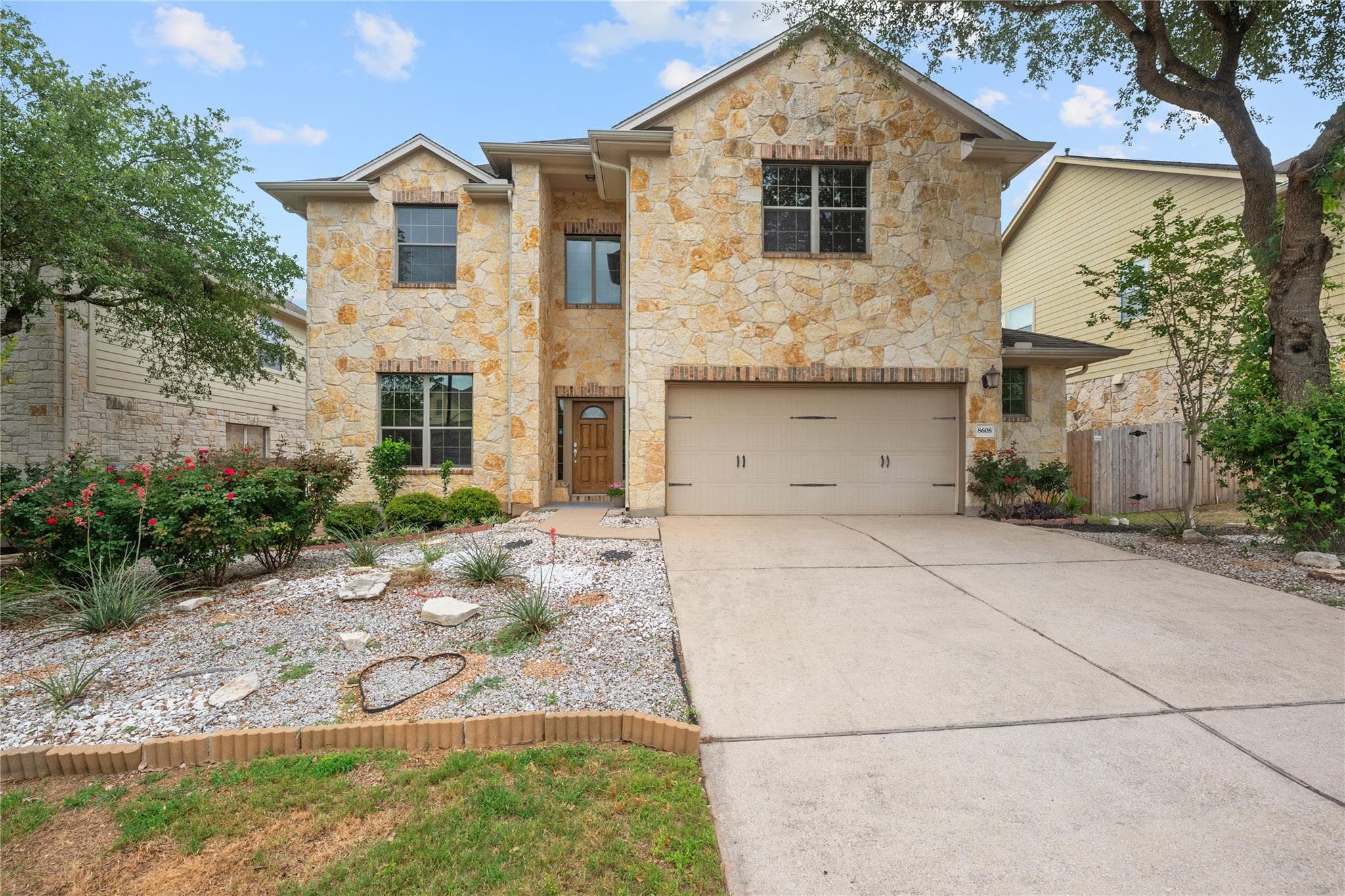 8608 Alophia Dr