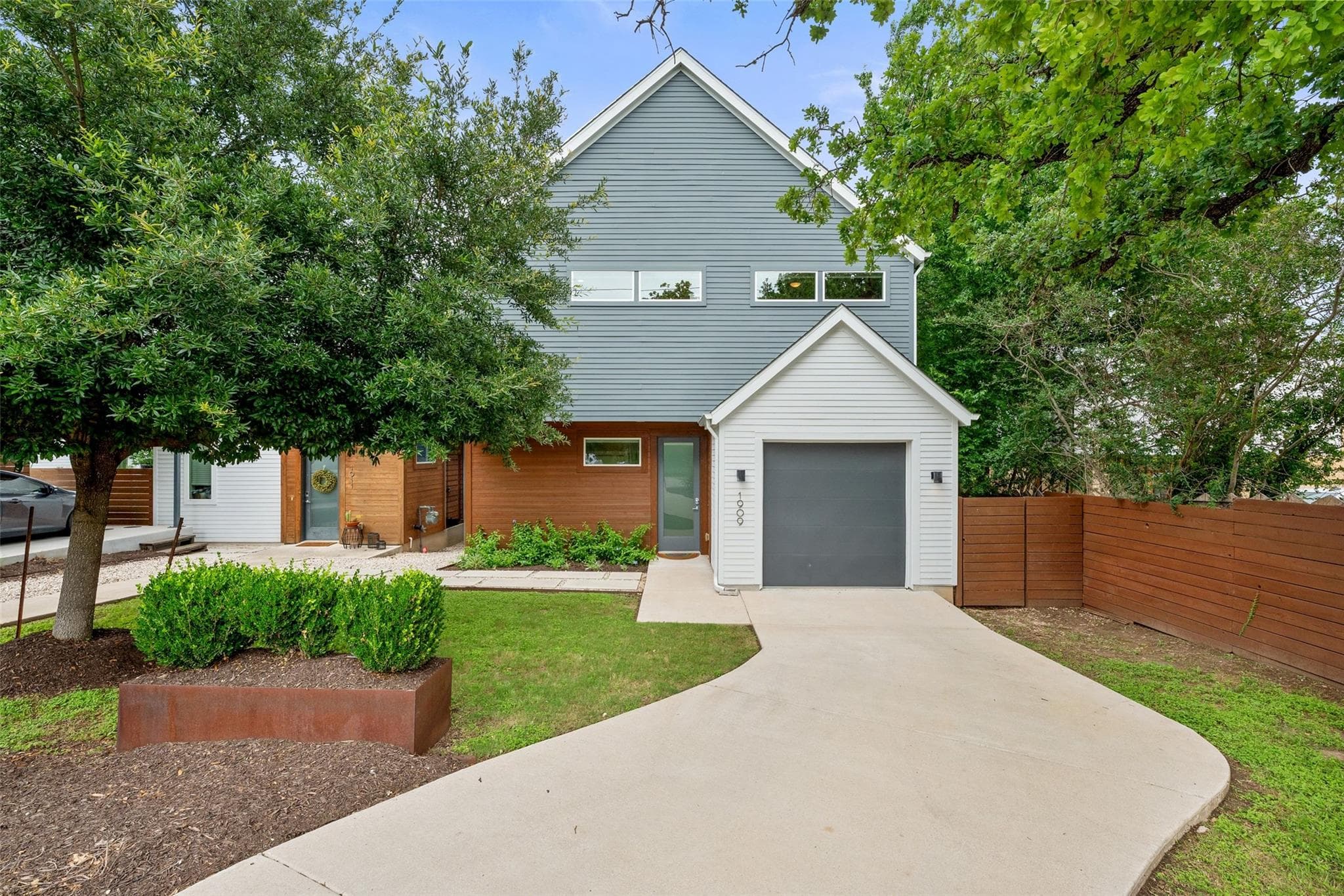 1909 E M Franklin Ave