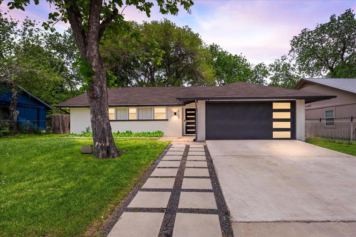 2108 Deadwood Dr
