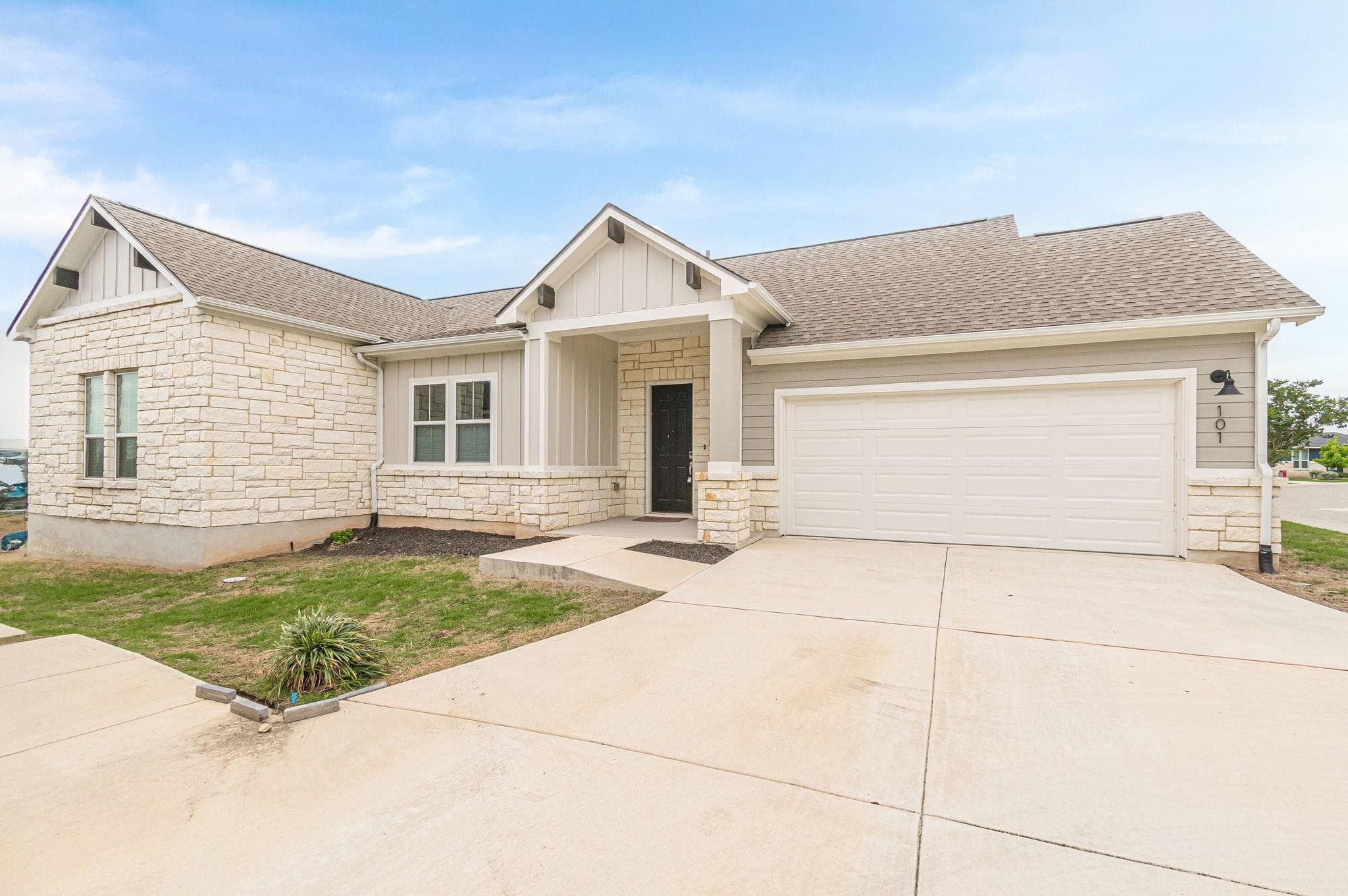 404 Eagle Dr #101