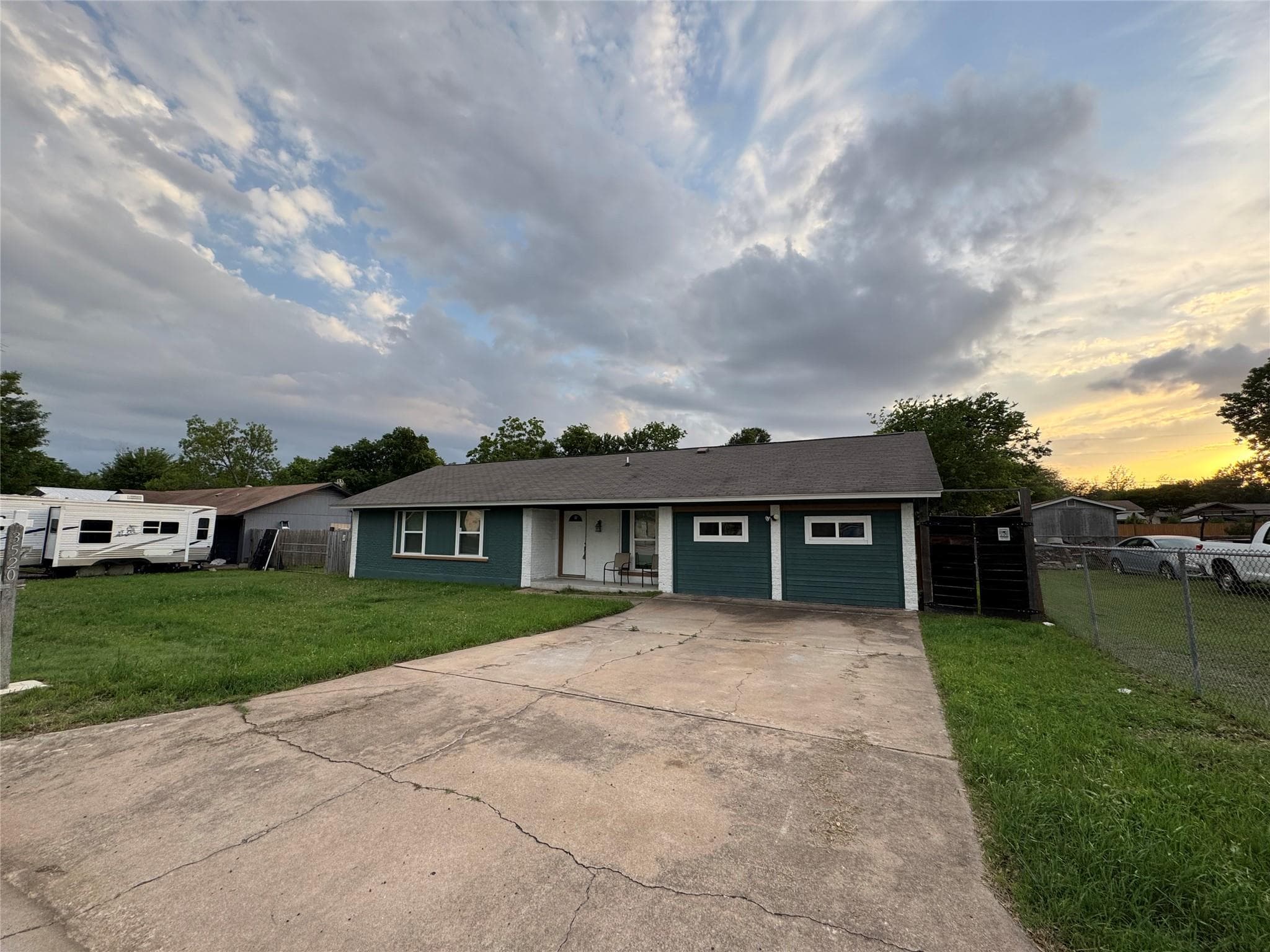 3520 Roanoke Dr