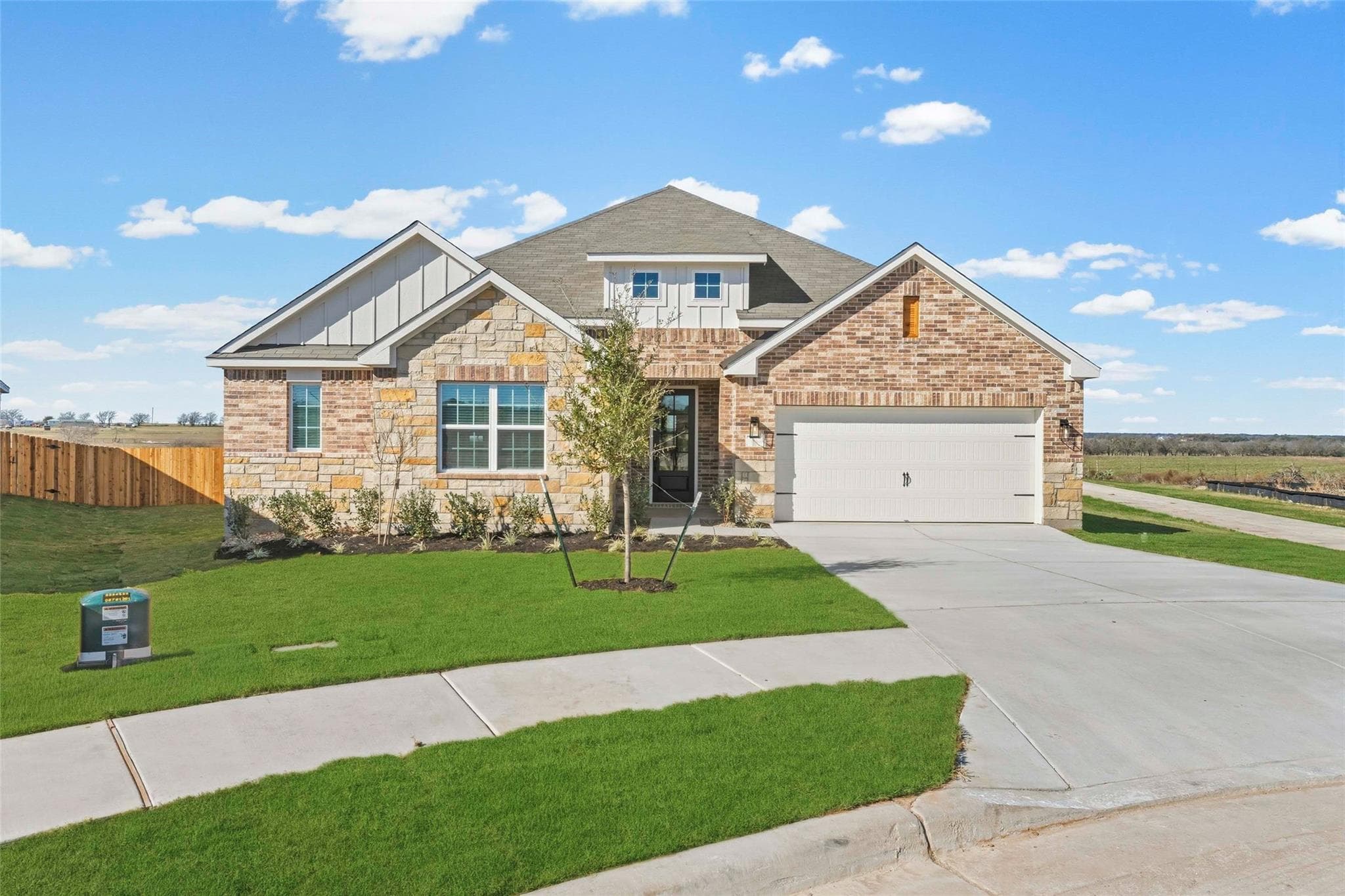 521 West Luna Blue Ln