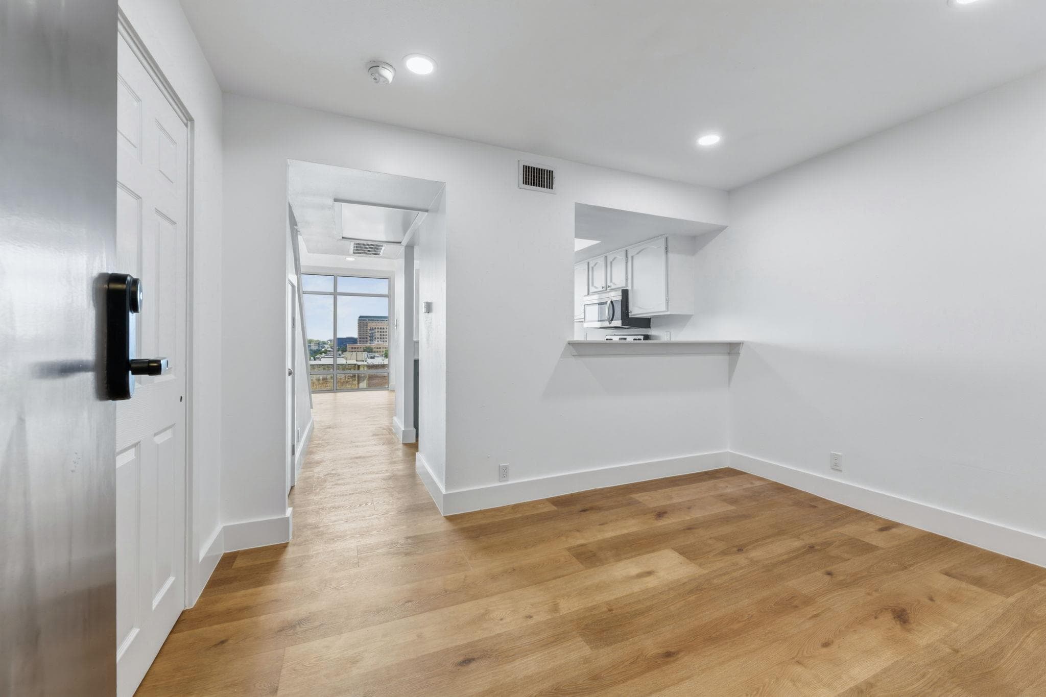 119 E 6th St #703