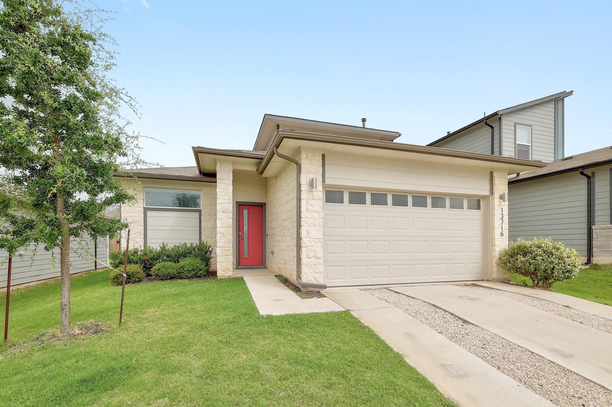 13716 Zuhause Dr