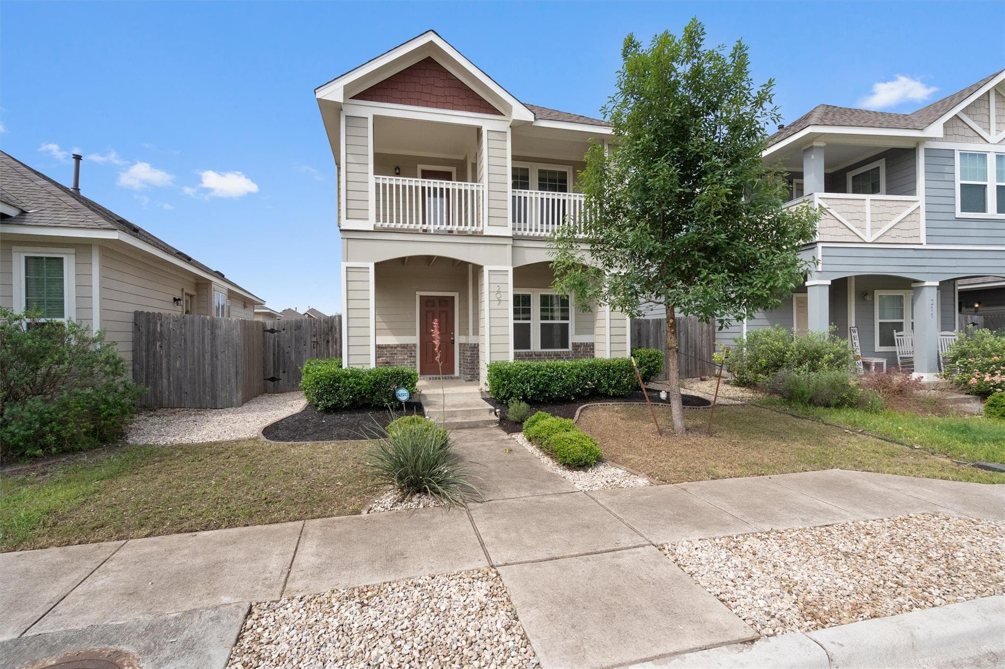 207 Wainscot Oak Way
