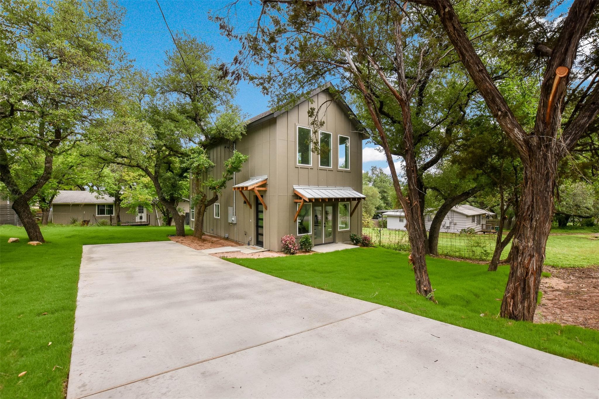 10901 W Lakeview Dr