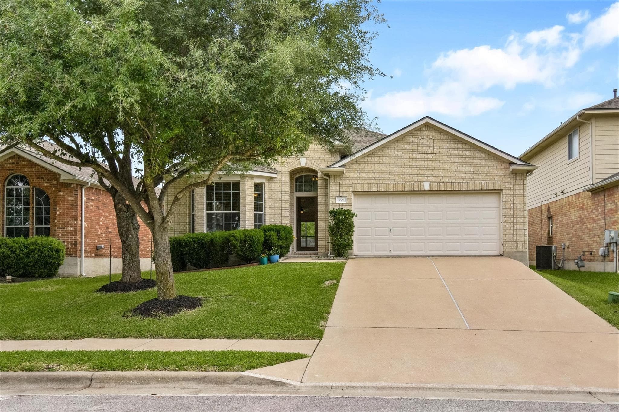 3521 Shiraz Loop