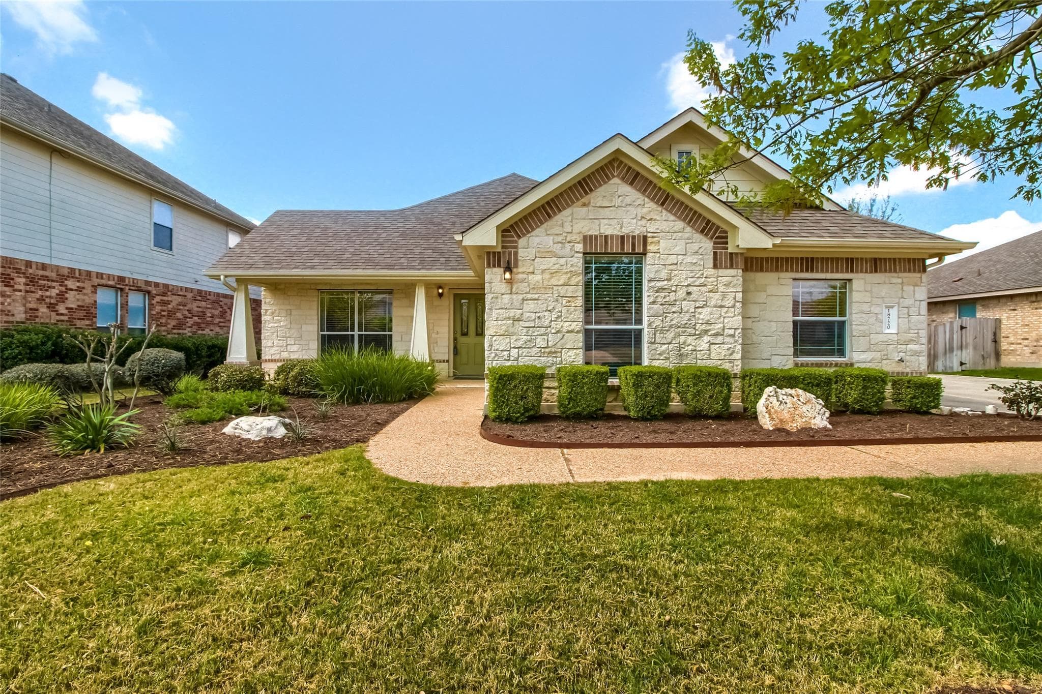 18720 Royal Pointe Dr