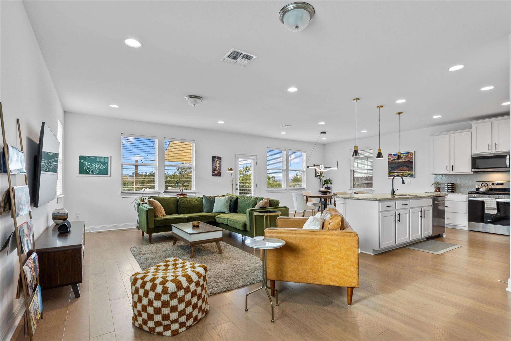 6201 Pine Leaf Trl