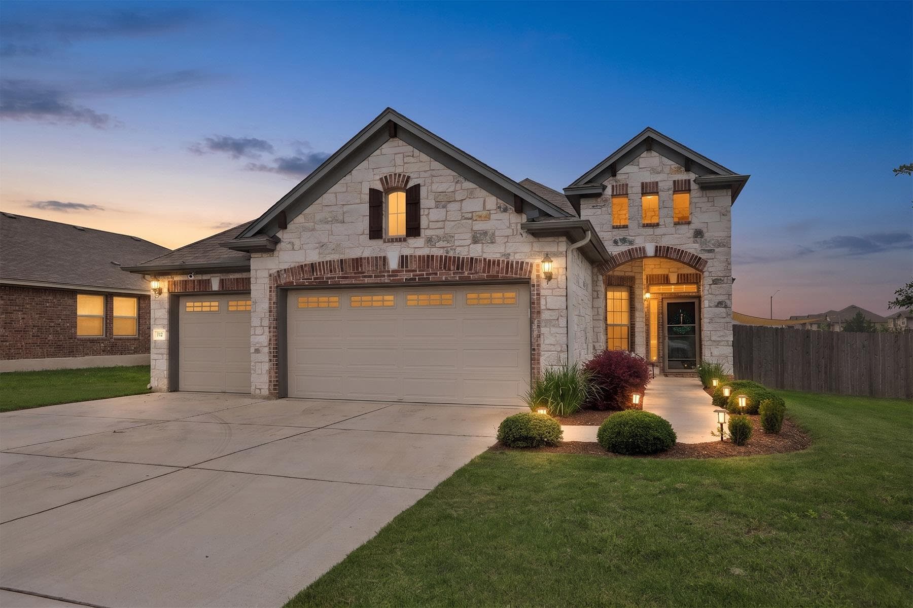 732 Manzano Ln