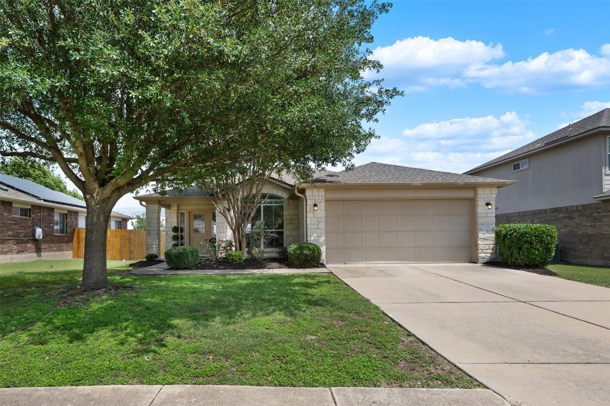 1304 Hensley Dr
