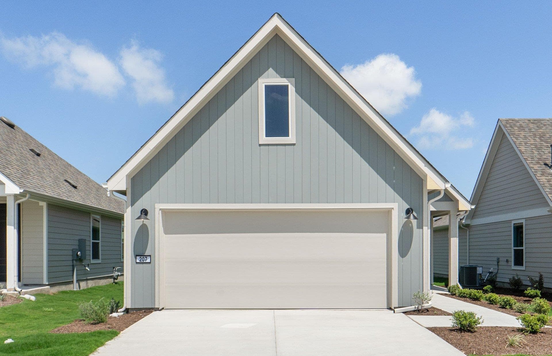 207 Smokestack Ln