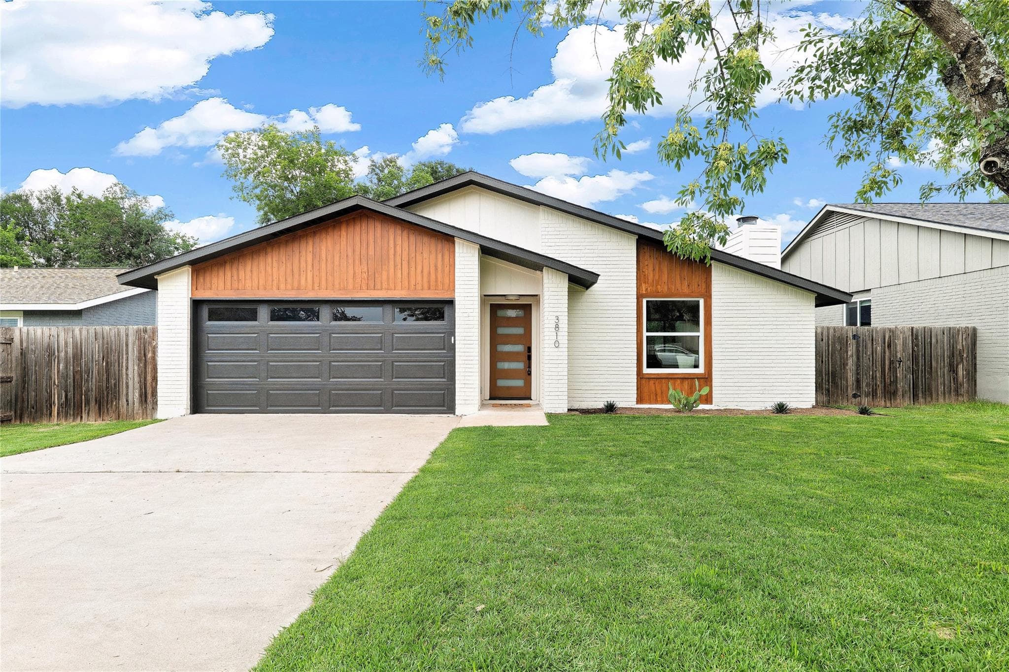3810 Leafield Dr