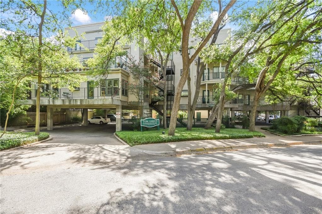 3115 Tom Green St #404