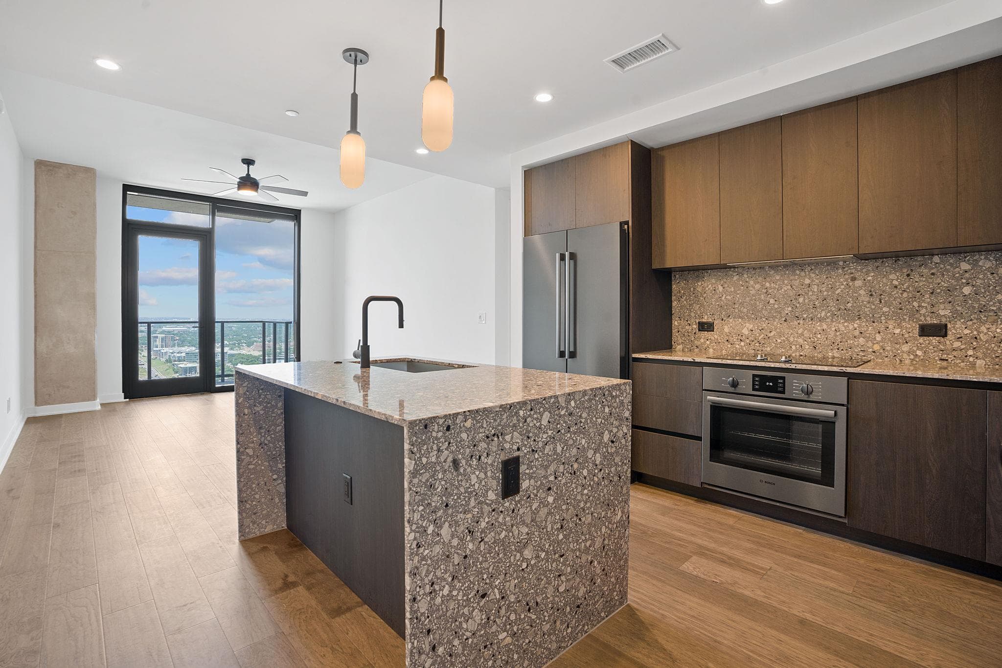 84 East Ave #3503