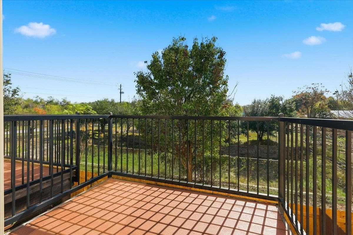 13420 Lyndhurst St #807