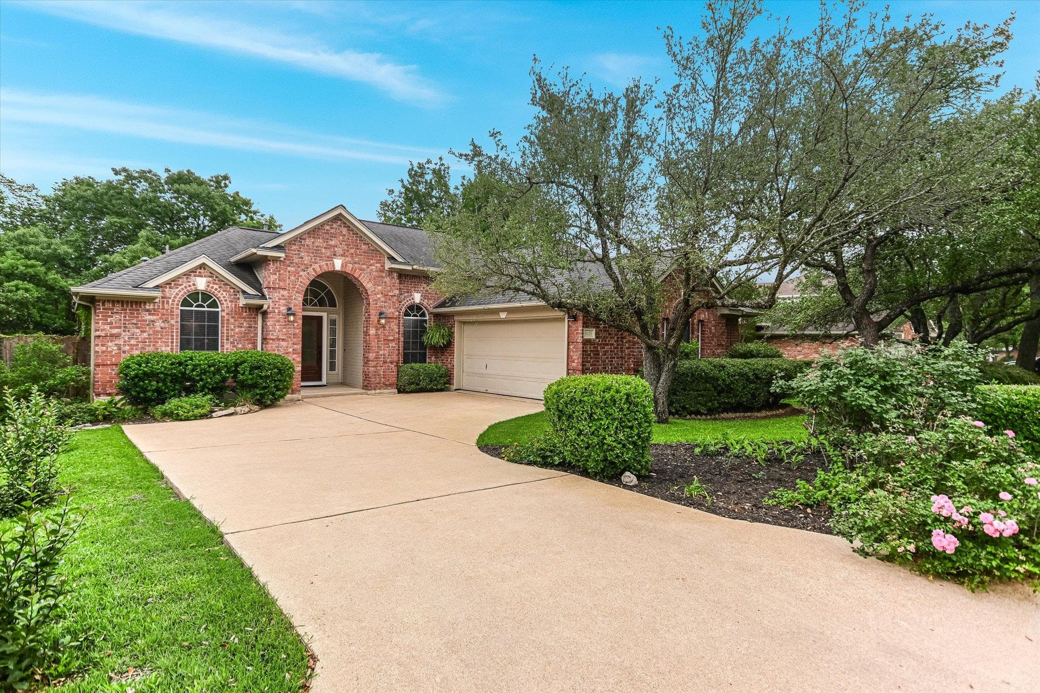 9225 Edwardson Ln